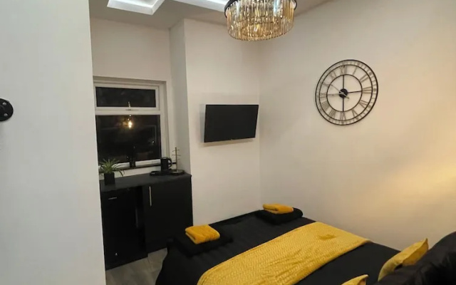 Residency hotel and Bar