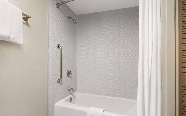 Super 8 by Wyndham Dallas Love Field Airport