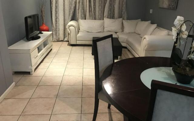 77 Grayston Apartment