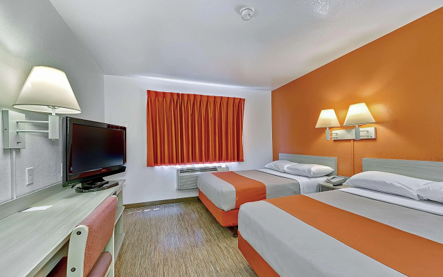 Motel 6 Glenview, IL - Chicago North
