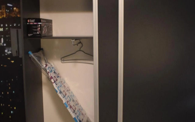 Gabriela & Marjan luxury self check-in Flatiron