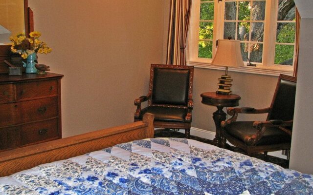 White Oak Manor Bed & Breakfast