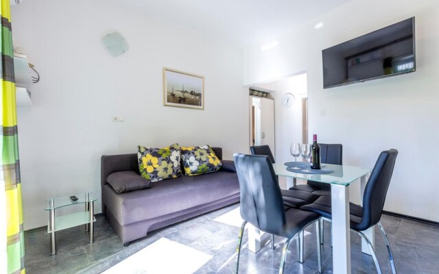 Nice Home in Kastel Stari With Wifi and 1 Bedrooms