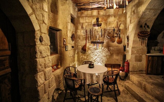 Patisca Cave House