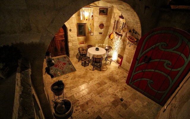 Patisca Cave House
