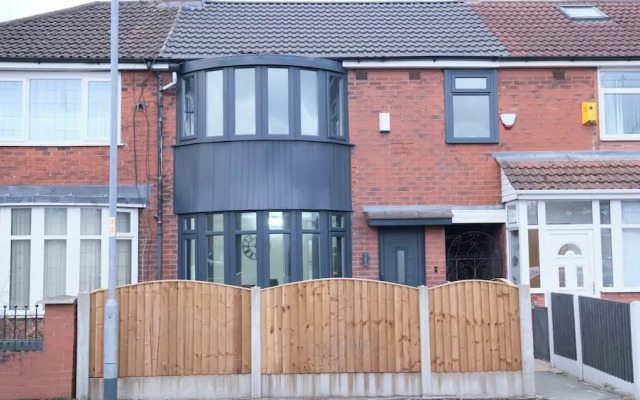 Modern House - 3 Bedrooms - 1 Bath - Mancity