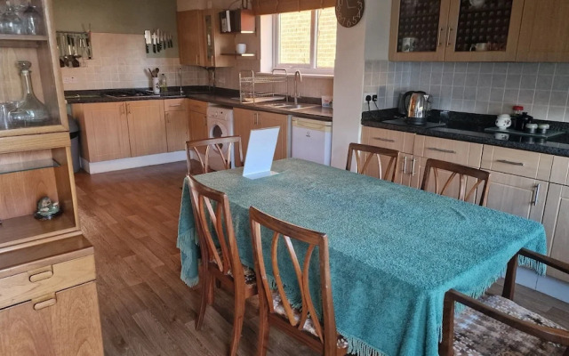 Family Home Three bed House Near the Beach