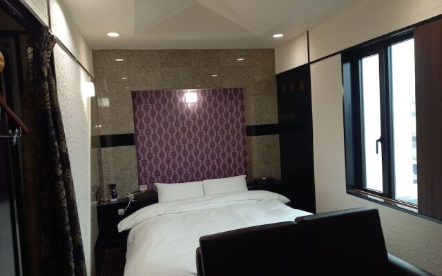 HOTEL C-PLUS - Adults Only