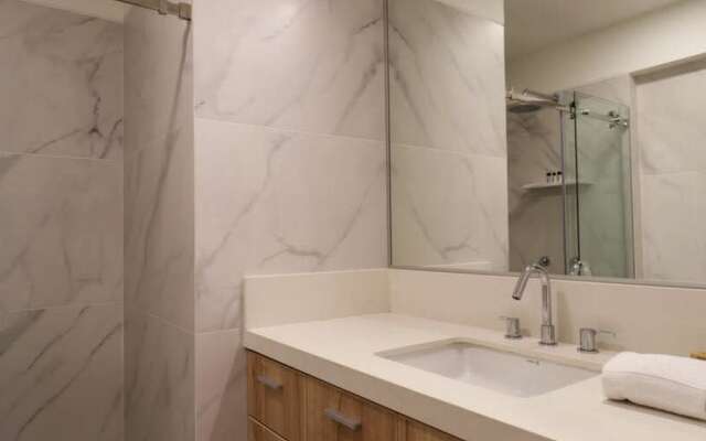 w Spectacular 1BR With Balcony in Miraflores