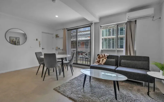 Central 1-bed Adelaide Apartment With Balcony