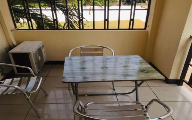 Room in B&B - Double Room With Balcony in the Heart of Accra