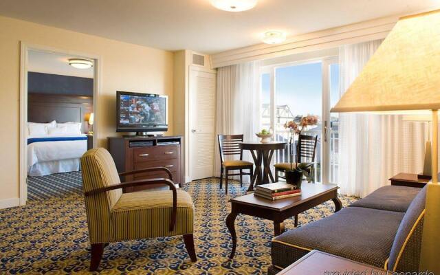 Newport Beach Hotel & Suites