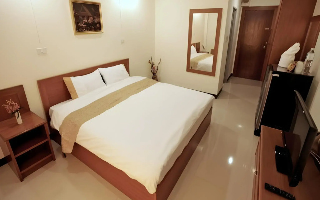 Rafael Mansion Bangkok Aiport