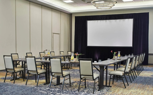 Renaissance Chicago Glenview Suites Hotel