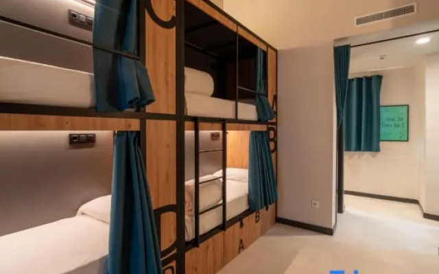 The Central House Granada Elvira Hostel