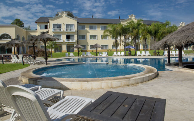 Howard Johnson by Wyndham Resort Pilar