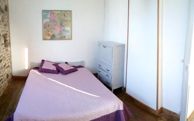 Apartment With one Bedroom in Jumilhac-le-grand, With Wonderful City View, Enclosed Garden and Wifi