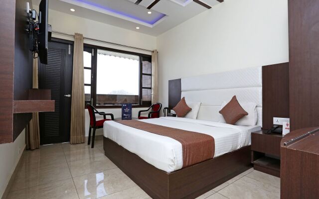 OYO 13243 Hotel City Castle