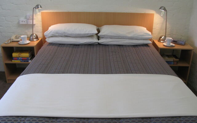 Barclay Motor Inn