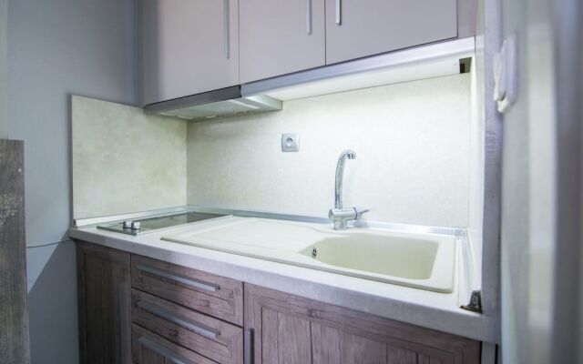 Avra Comfort Rooms