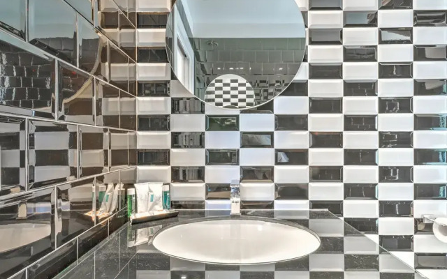 Modern Apartment in Rimini Italy with Hot Tub