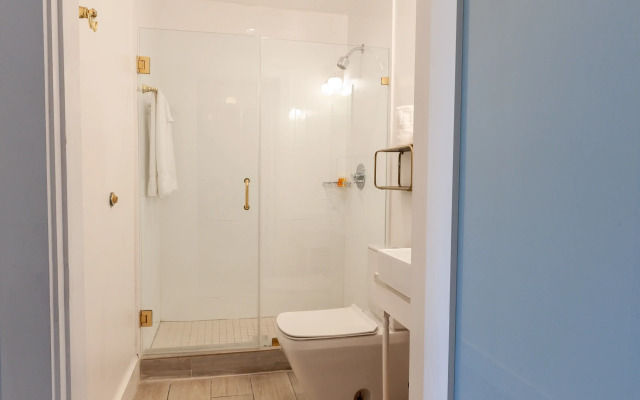 Oceanside Hotel and Suites