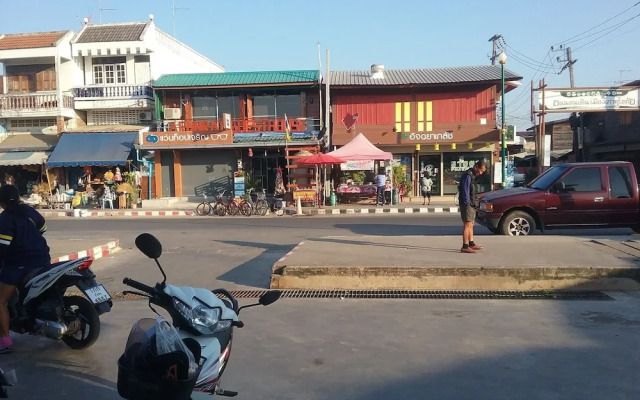 Arunrat GuestHouse - Hostel