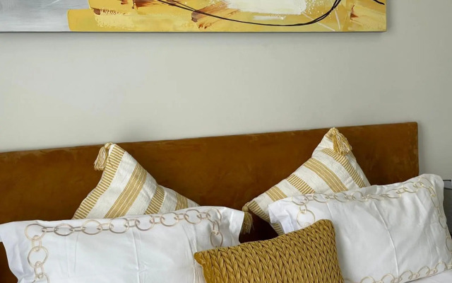 Smartz Apartment 210