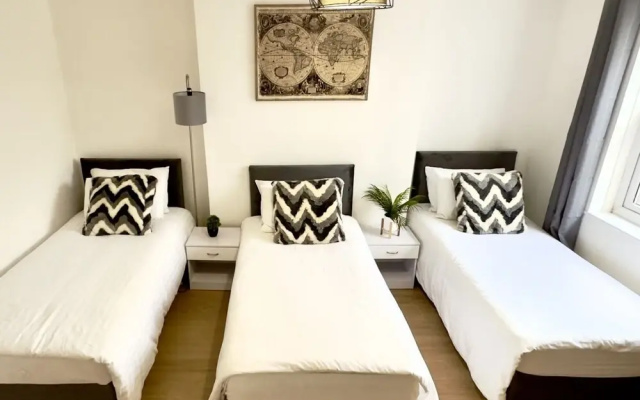 Beautiful 3-bed Apartment With Driveway Parking