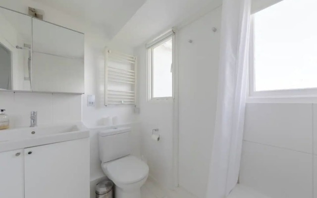 Compact & Light Studio Flat - Ladbroke Grove