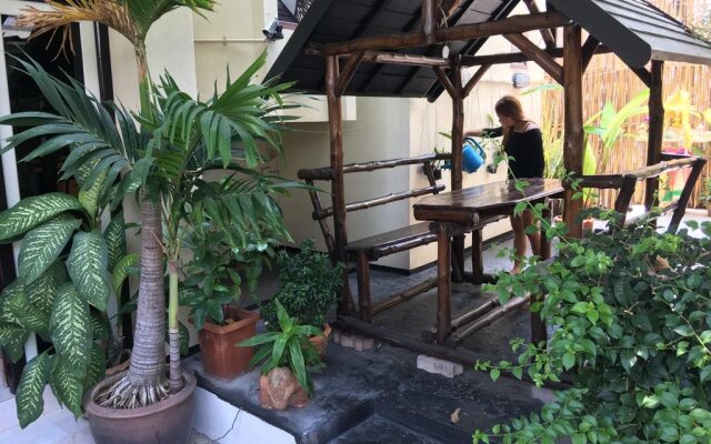 Taphouse Guest House