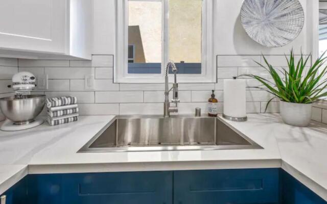LuxuryTownhome.3Blks2Beach.E-Bikes.75”4kTV