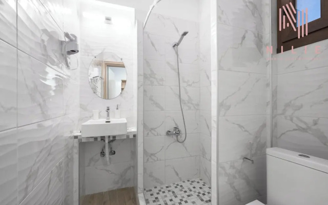 Azur Residences, Nilie Hospitality MGMT