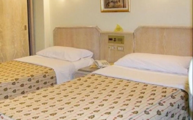 Emilio Hotel Luxor