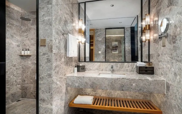 Serene Yuhua Hotel