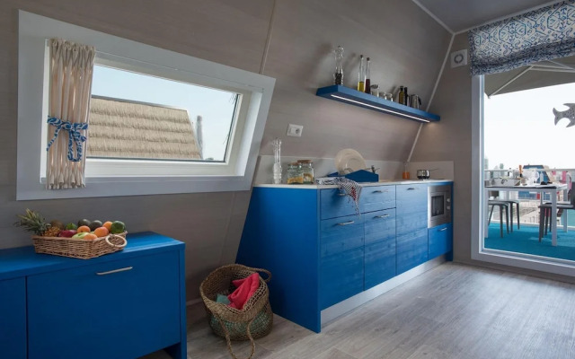 Marina Houseboat 3 pax