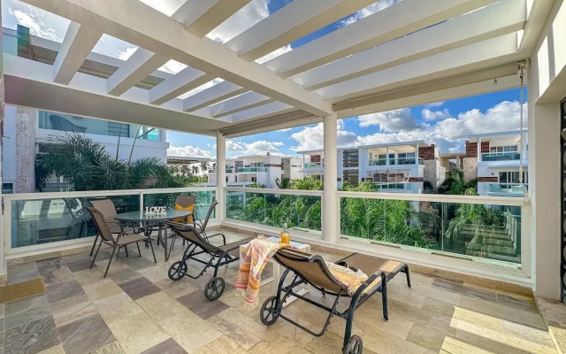 Incredible 3 BR Penthouse w BBQ Jacuzzi