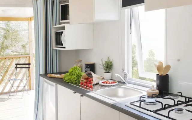 Nice Chalet With Deck, in the Antwerp Kempen