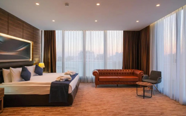 Ekor Elegance Hotel