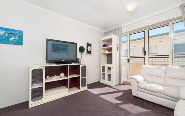 Whitesands, Unit 213 Shoal Bay Road