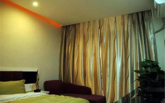 Xianning Yiju Holiday Hotel