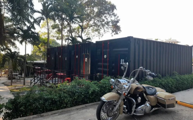 Nomads Homestay Sriracha