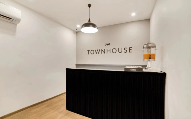 OYO Townhouse 234 Shamashbad Sbi Building