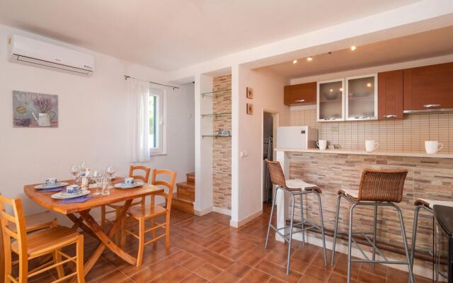 Amazing Home in Milna With Wifi and 6 Bedrooms