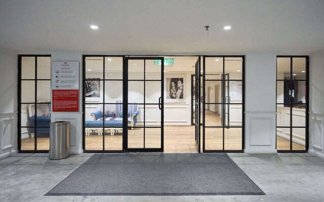 OYO Home 44050 Essential Studio Empire Marriot