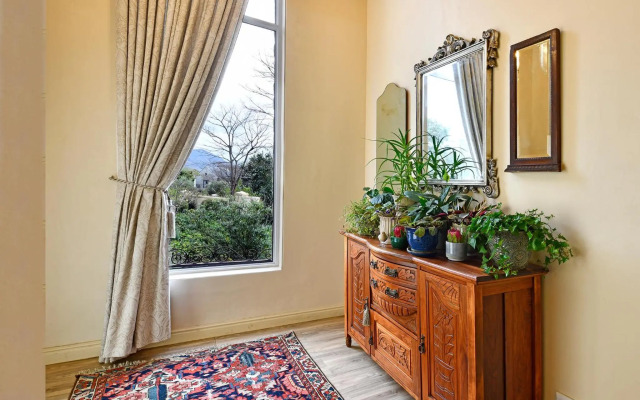 Petit Plaisir is a Romantic Self-catering Cottage on the Side of the Village no1