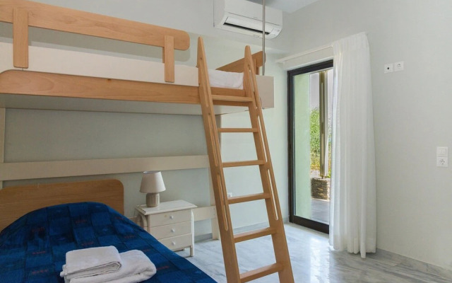 Stylish Villa, Private Pool, Large Garden, sea View, En-suite Bathrooms