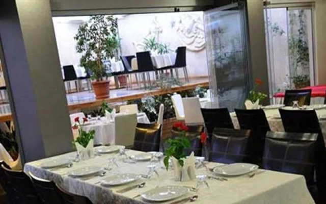 May Park Hotel
