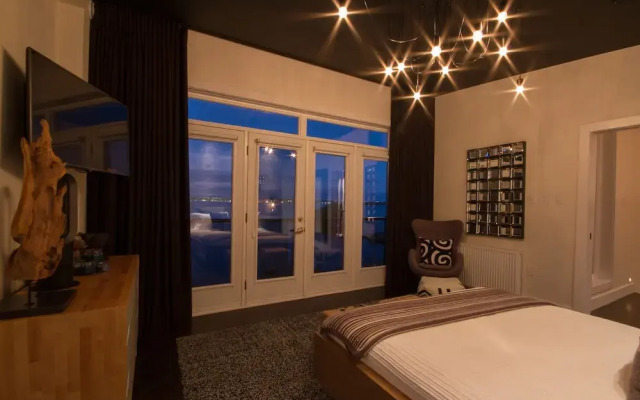 Lux Exec Home HFX Waterfront Pool Hot Tub