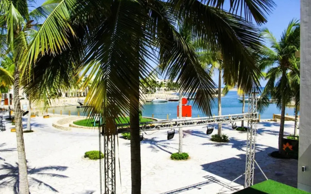 2-bedroom Waterfront Retreat